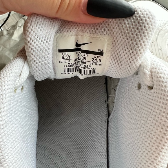 Kid Size Nike Air Max 90 - Picture 3 of 3